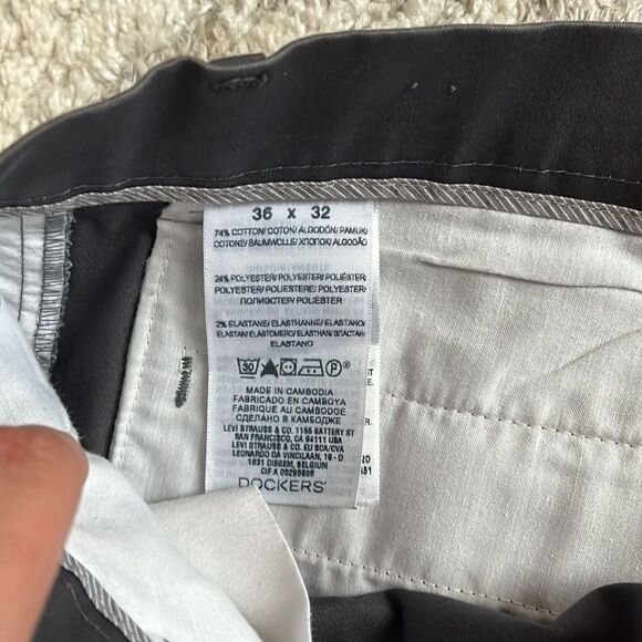 Men’s Grey Dockers Iron Free Khaki Dress Pant Straight Fit 36 x32 - Picture 3 of 8